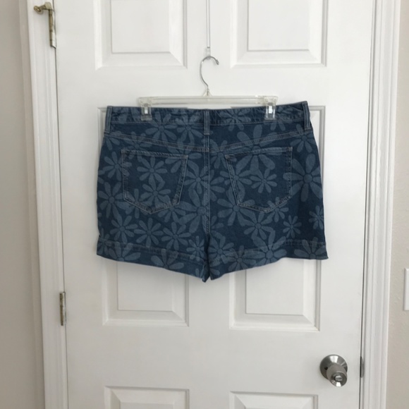 SO Goods For Life High Rise Mom Flower Print Denim Shorts Size 18/36W - Picture 2 of 6